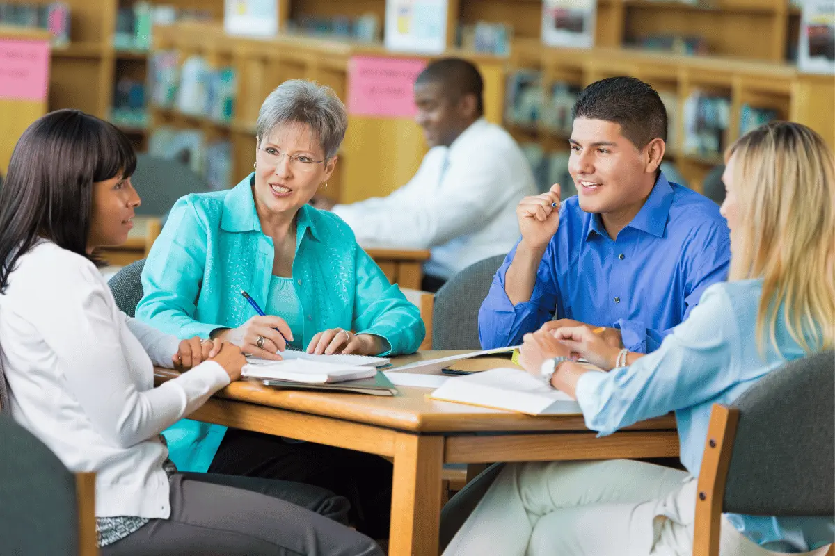 Docenti che discutono della mobilità per i neoassunti