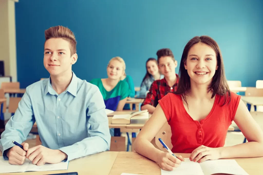 Alunni in classe durante la lezione