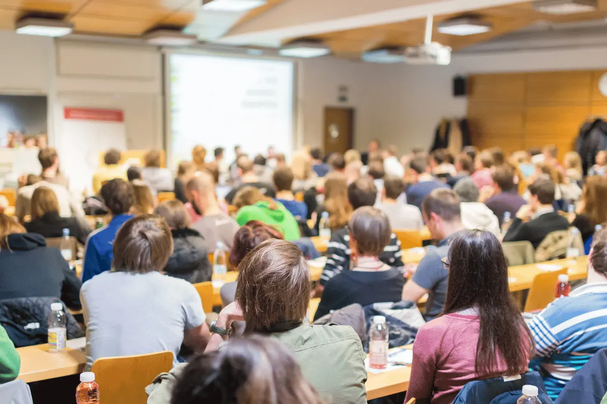 aspiranti docenti durante un percorso abilitante