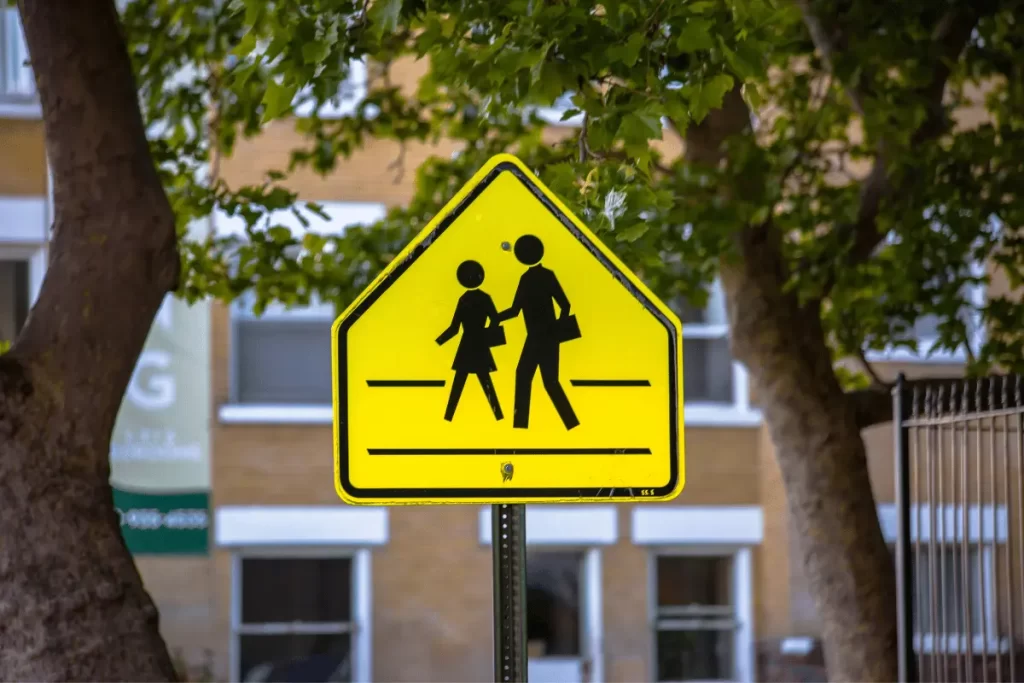 Cartello stradale di pericolo per bambini