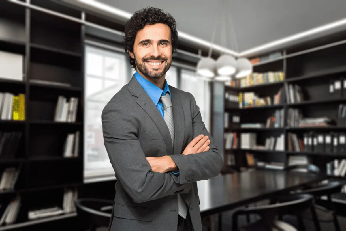 Aspirante Dirigente scolastico in attesa di effettuare la prova scritta del concorso.