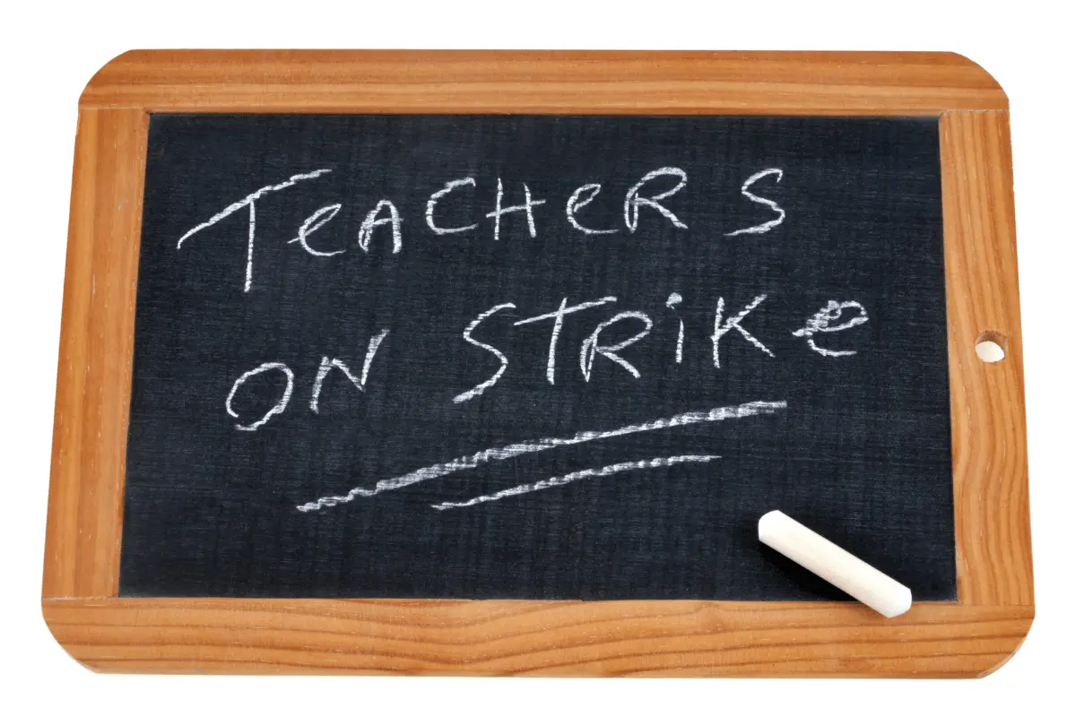 Lavagna con scritto docenti in sciopero