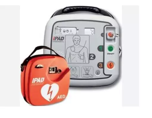 un defibrillatore semiautomatico DAE