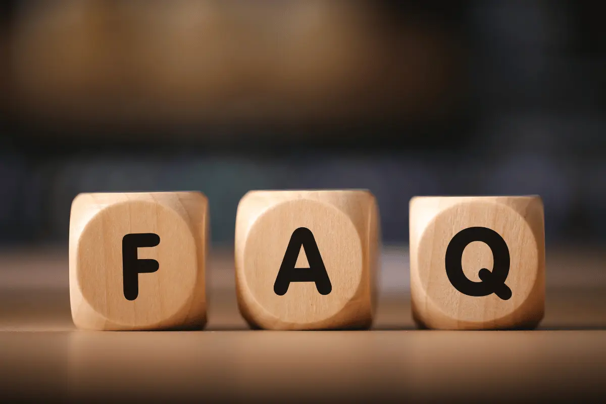 Scritta con i cubi "FAQ"