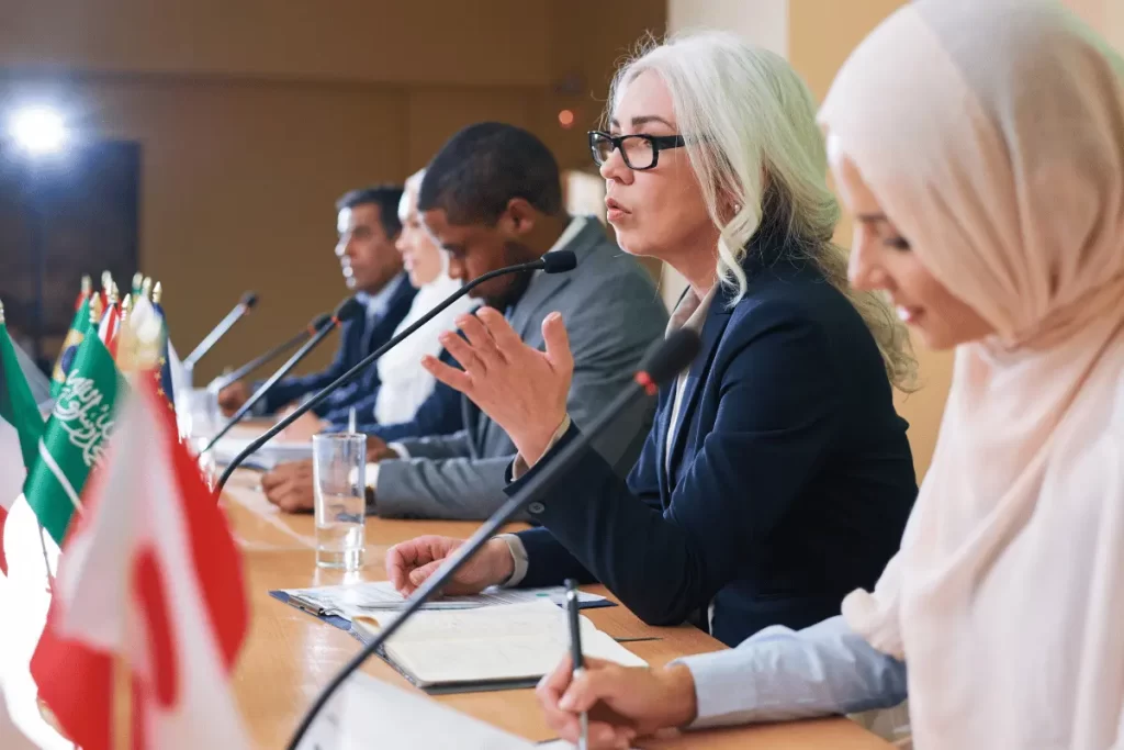 Politici che discutono della legge di bilancio