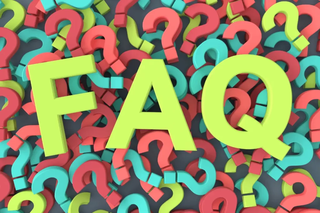 la scritta FAQ in mezzo a varie lettere colorate