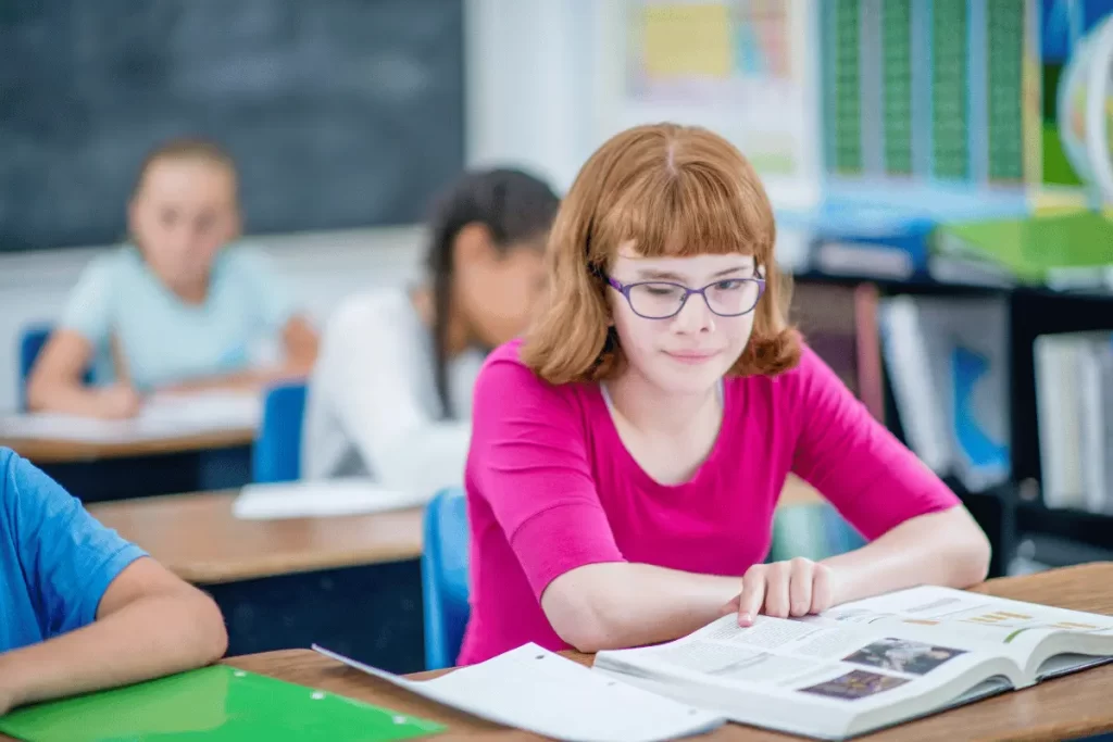 alunna con disabilità in classe