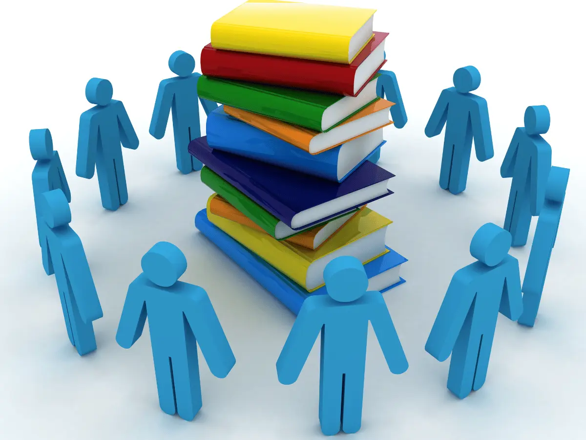 Docenti intorno a dei libri