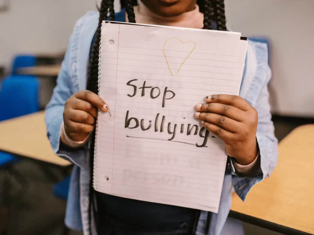 Studenti in sciopero a Roma: denuncia di bullismo e body shaming in classe
