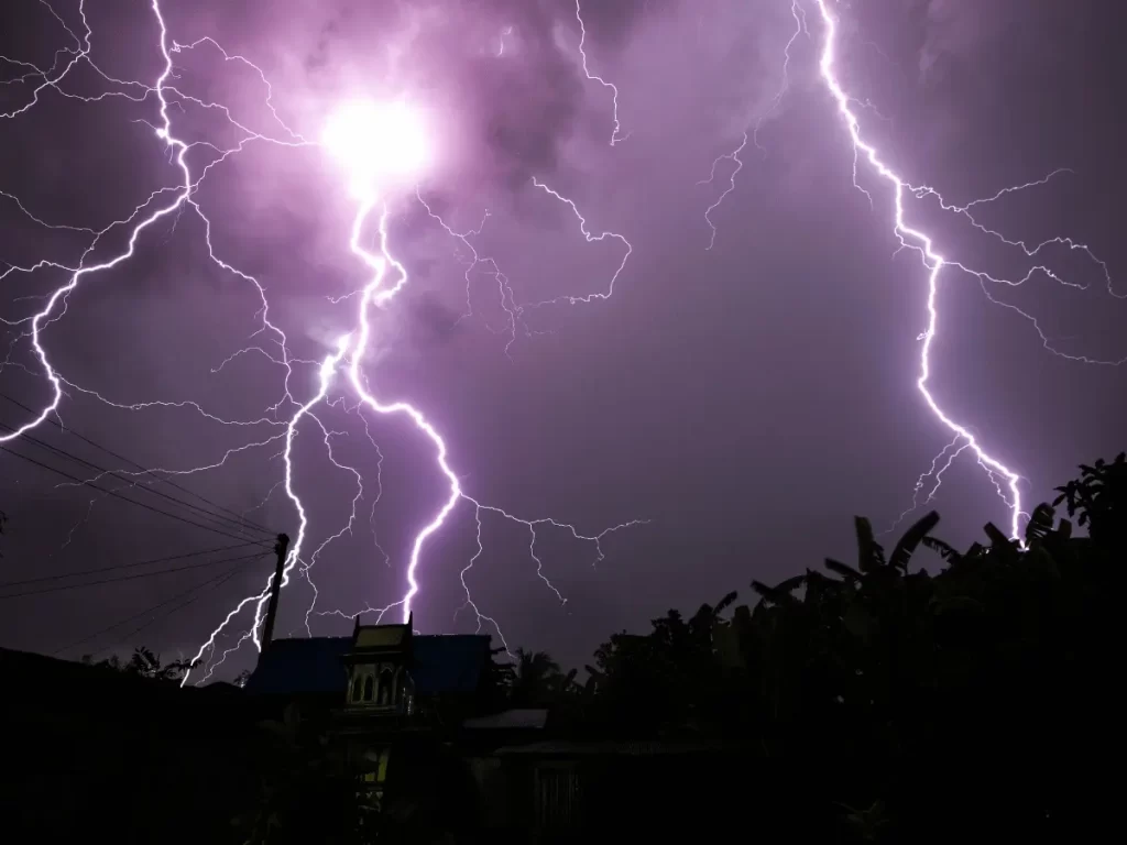 Maltempo in Calabria: scuole chiuse il 27 marzo in diversi comuni per allerta meteo arancione