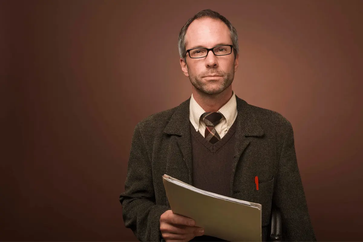 professore con registro in mano
