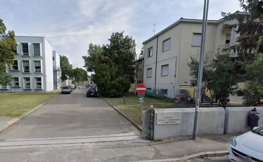 Lugo, 16enne aggredito a scuola per un prestito di 5 euro: il VIDEO