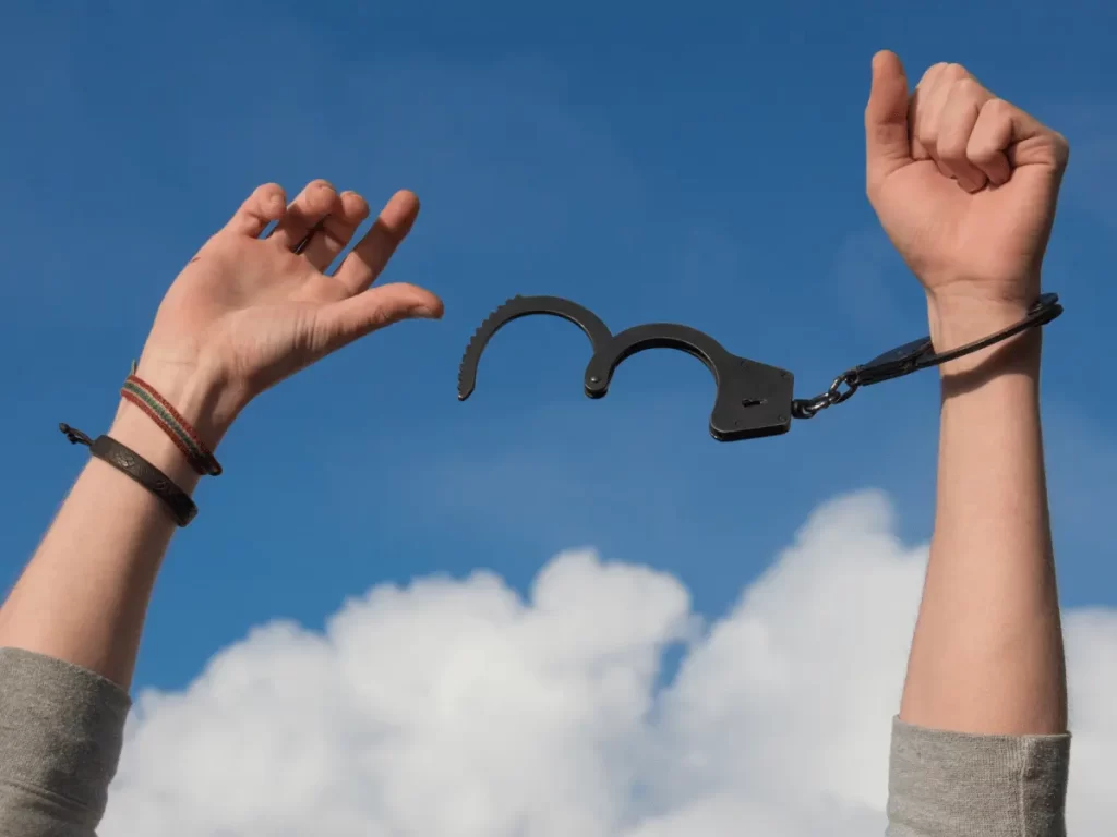Maestra Onlyfans, “Scuola Lavoro e Libertà” boccia il Codice etico docenti del MIM