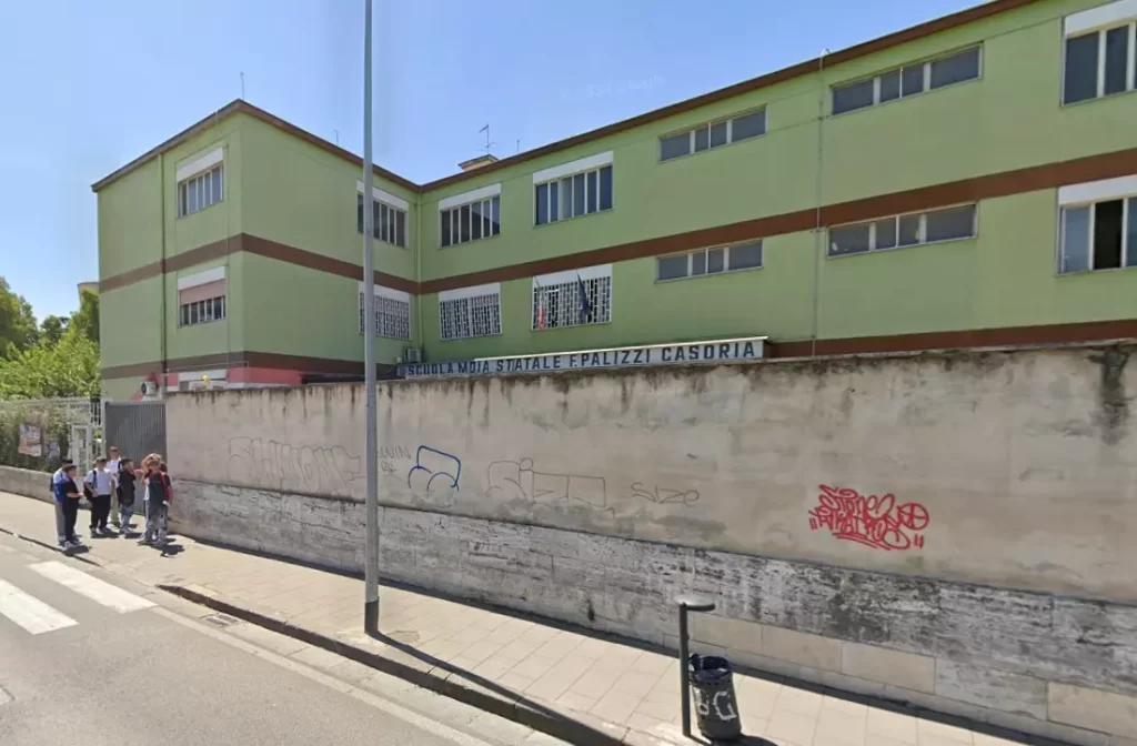Casoria, rissa tra famiglie davanti alla scuola: feriti due minorenni 