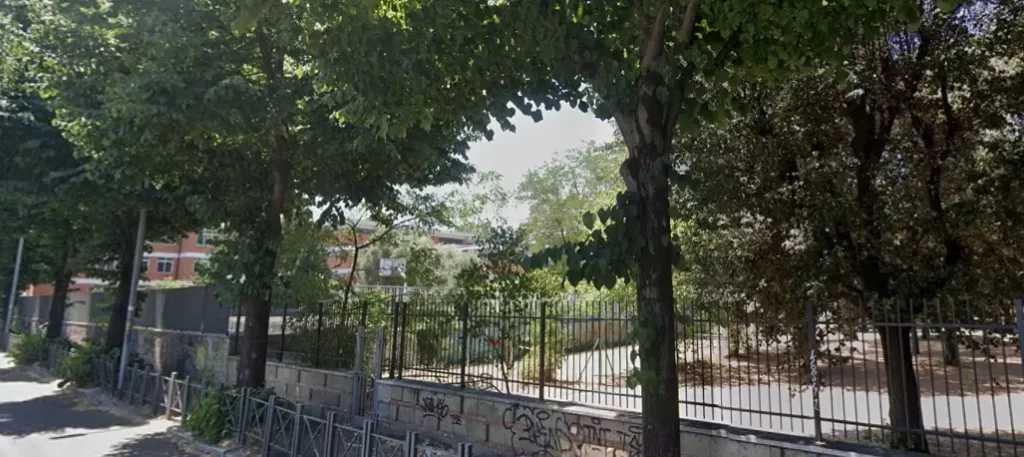 L’area verde dedicata a Madre Teresa di Calcutta, situata a Centocelle in prossimità della scuola primaria di via dei Sesami