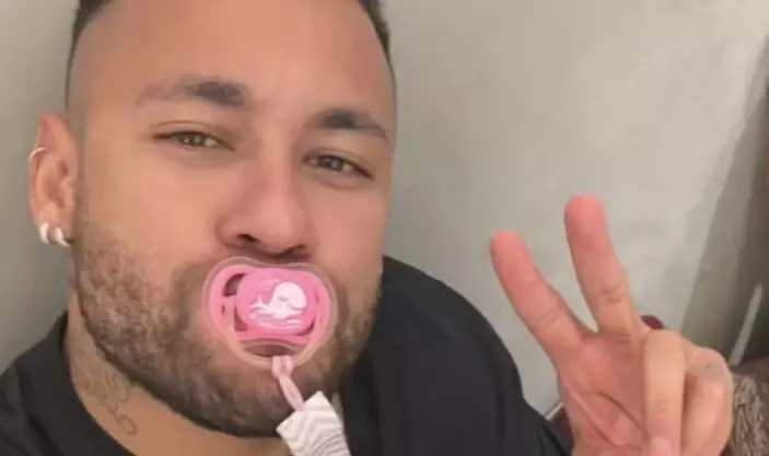 Ciuccio per Adulti: il calciatore Neymar