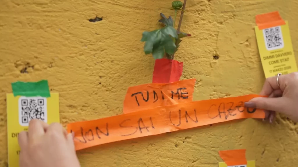 Salute mentale degli universitari: i volantini con il codice QR dell'evento e la scritta "Tu di me non sai un cazzo"